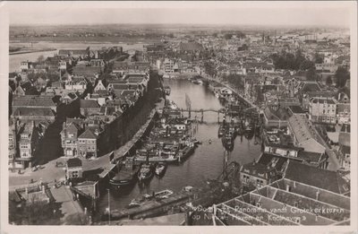 DORDRECHT - Panorama vanaf Grote Kerktoren op Nieuwe Haven en Knolhaven