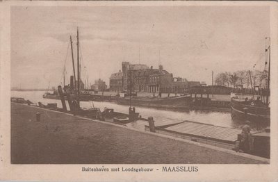 MAASSLUIS - Buitenhaven met Loodsgebouw