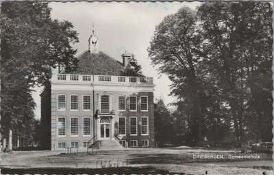 DRIEBERGEN - Gemeentehuis