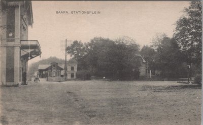 BAARN - Stationsplein