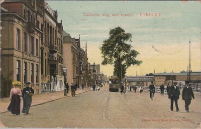 UTRECHT - Leidsche weg met tunnel