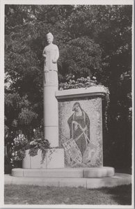 BAARN - Monument Koningin Emma