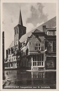 AMERSFOORT - Langstraat met St. Joriskerk