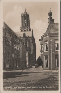 UTRECHT - Voltuinstraat met gezicht op de Domkerk