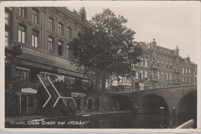 UTRECHT - Oude Gracht met Hema