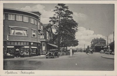 APELDOORN - Stationsplein