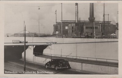 ROTTERDAM - Viaduct bij Brielschelaan