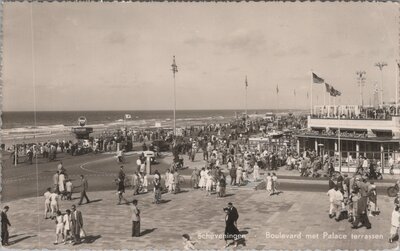 SCHEVENINGEN - Boulevard met Palace terrassen