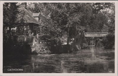 GIETHOORN - Gezicht op gracht en brug