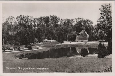 NUNSPEET - Oranjepark mnt Muziektent