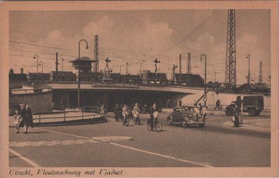 UTRECHT - Vleutenscheweg met Viaduct