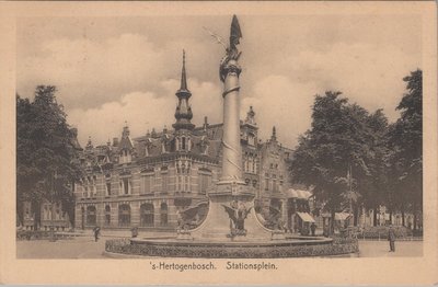 'S-HERTOGENBOSCH - Stationsplein