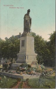 NIJMEGEN - Standbeeld Mgr. Hamer