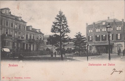 ARNHEM - Stationsplein met Station