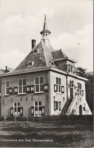 OOSTVOORNE AAN ZEE - Gemeentehuis