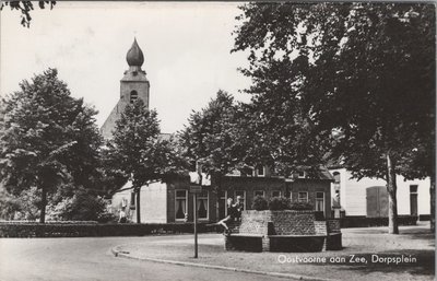 OOSTVOORNE AAN ZEE - Dorpsplein