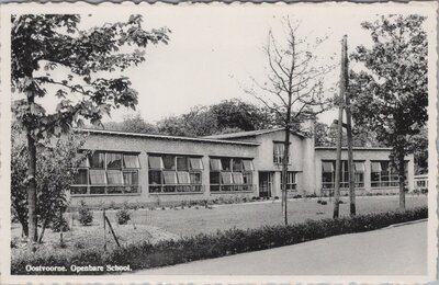 OOSTVOORNE - Openbare School