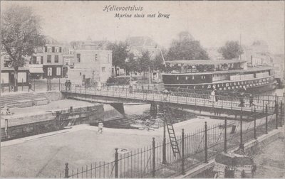 HELLEVOETSLUIS - Marine sluis met Brug