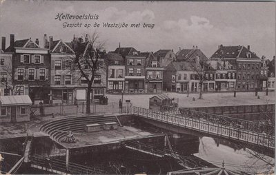 HELLEVOETSLUIS - Gezicht op de Westzijde met brug