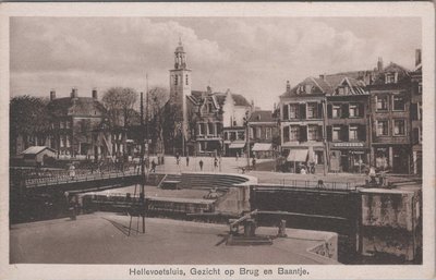 HELLEVOETSLUIS - Gezicht op brug en baantje