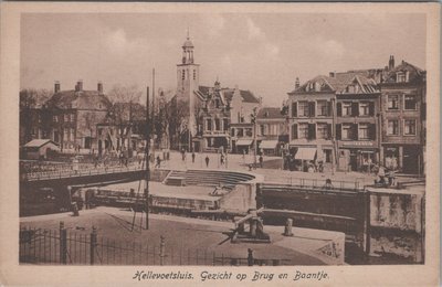 HELLEVOETSLUIS - Gezicht op brug en baantje