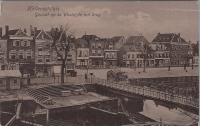 HELLEVOETSLUIS - Gezicht op Westzijde mit brug