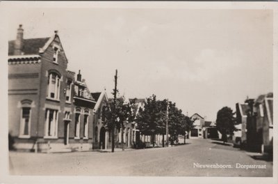 NIEUWENHOORN - Dorpsstraat