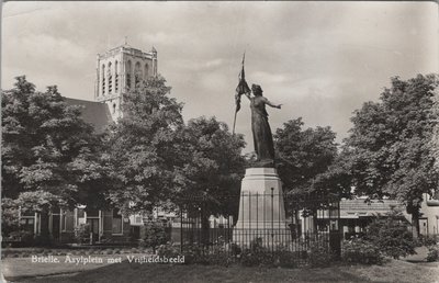 BRIELLE - Asylplein met Vrijheidsbeeld