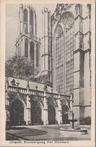 UTRECHT - Kloostergang met Domkerk