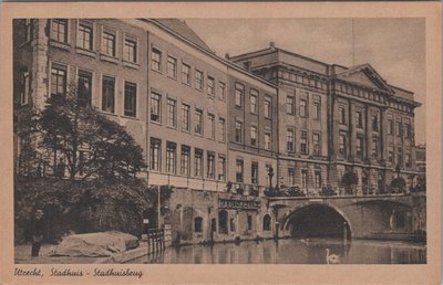 UTRECHT - Stadhuis - Stadhuisbrug