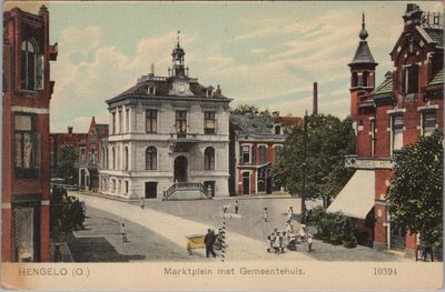 HENGELO (O) - Marktplein met Gemeentehuis