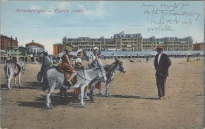 SCHEVENINGEN - Ezeltje ryden