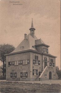 OOSTVOORNE - Gemeentehuis