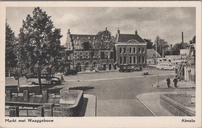 ALMELO - Markt met Waaggebouw