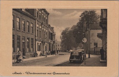 ALMELO - Wierdensestraat met Gemeentehuis