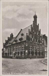 DOESBURG - Gerestaureerd Raadhuis