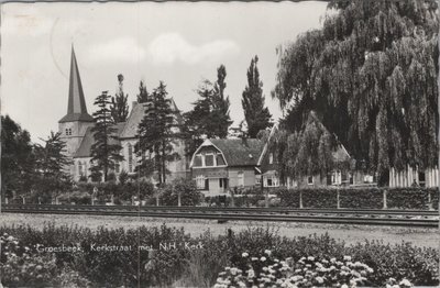 GROESBEEK - Kerkstraat met N.H. Kerk