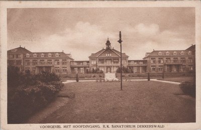 GROESBEEK - Voorgevel met Hoofdingang R. K. Sanatorium Dekkerswald