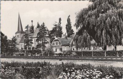 GROESBEEK - Kerkstraat met N.H. Kerk