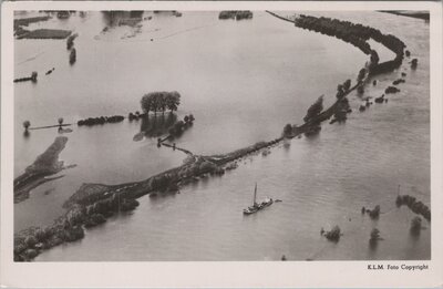 ZUTPHEN - Overstroomde uiterwaarden langs de Hollandse IJssel  bij Zutphen