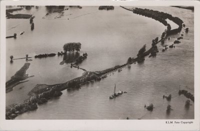 ZUTPHEN - Overstroomde uiterwaarden langs de Hollandse IJssel  bij Zutphen