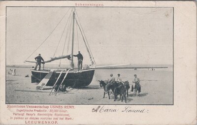 SCHEVENINGEN - Boot en strand