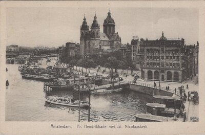 AMSTERDAM - Pr. Hendrikkade met St. Nicolaas