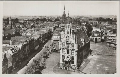 GOUDA - Markt met Stadhuis