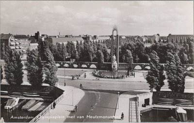 AMSTERDAM - Olympiaplein met van Heutzmonument