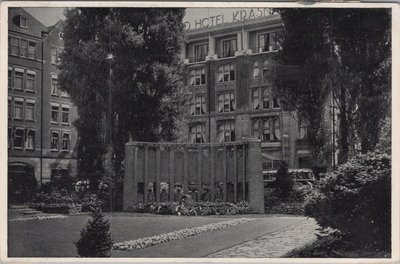 AMSTERDAM - Monument op de Damplantsoen