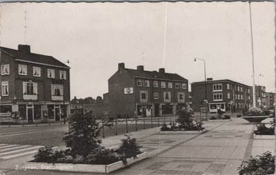 ZUTPHEN - Stationsplein