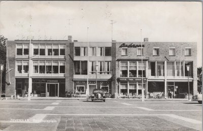 ZEVENAAR - Raadhuisplein