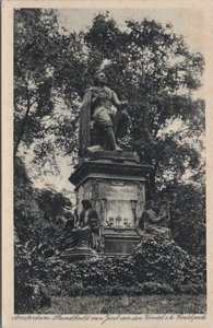 AMSTERDAM - Standbeeld Joost van den Vondel i. h. Vondelpark