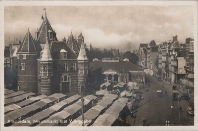 AMSTERDAM - Nieuwmarkt met Waaggebouw